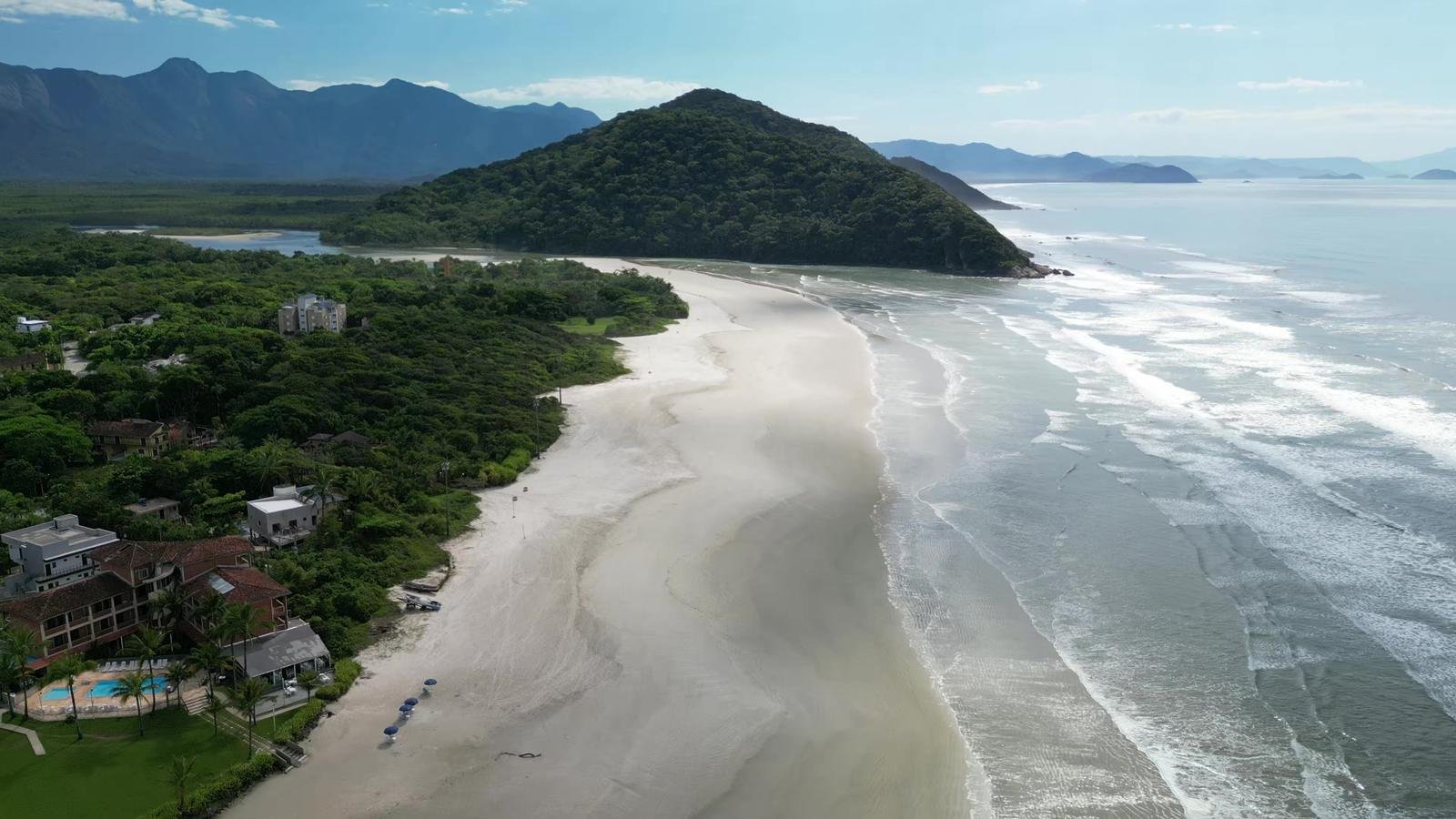 Vista aérea da praia de Guaratuba, Bertioga